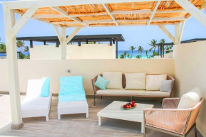 Luxurious pent house steps from the beach, C4, Los